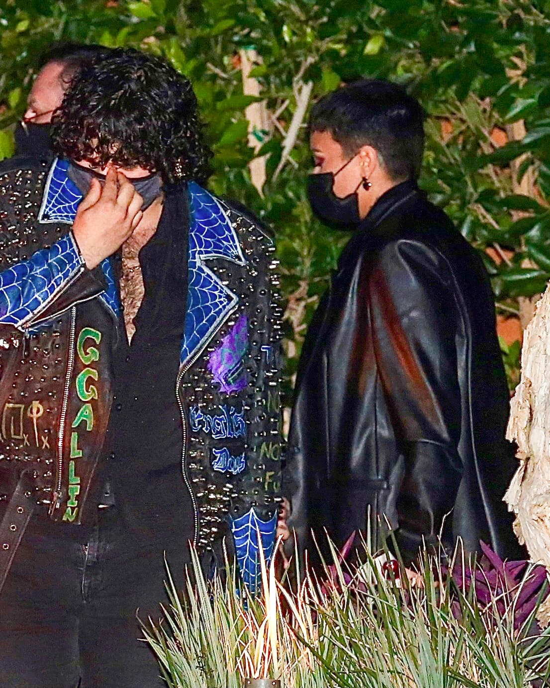 En el documental, ofrece su testimonio Sirah Mitchell, una amiga de la cantante, quien aseguró que a Demi Lovato 
<b><a href="https://www.univision.com/famosos/demi-lovato-ya-trabaja-en-un-nuevo-disco-y-la-sobredosis-que-casi-le-cuesta-la-vida-sera-parte-de-el-fotos" target="_blank">le dieron heroína "mezclada con fentanilo"</a></b> el día en casi pierde la vida. 
<br>