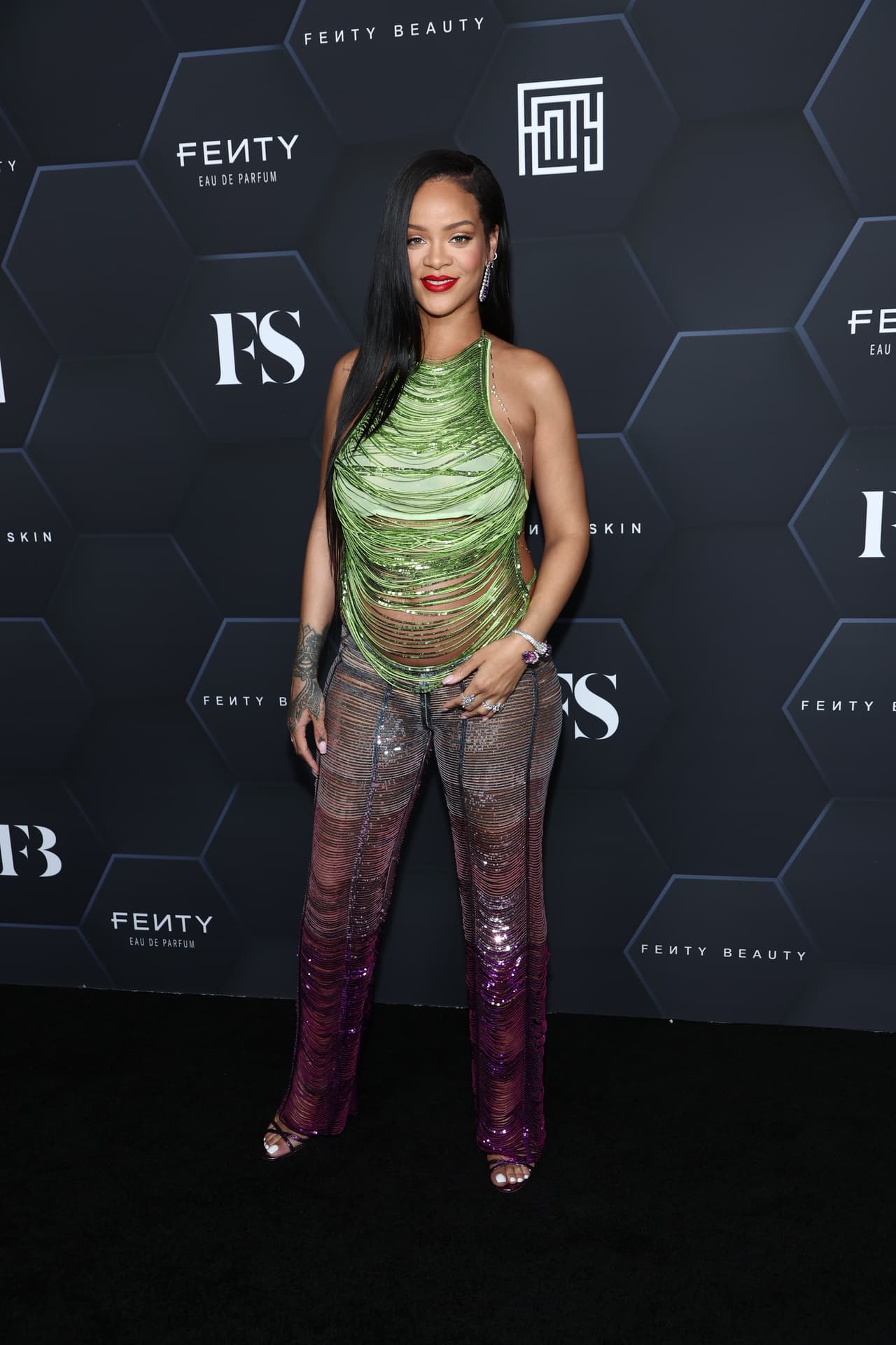 Otro de sus looks más reveladores lo lució en el evento de Fenty Beauty, su empresa de cosméticos, el 11 de febrero de 2022.