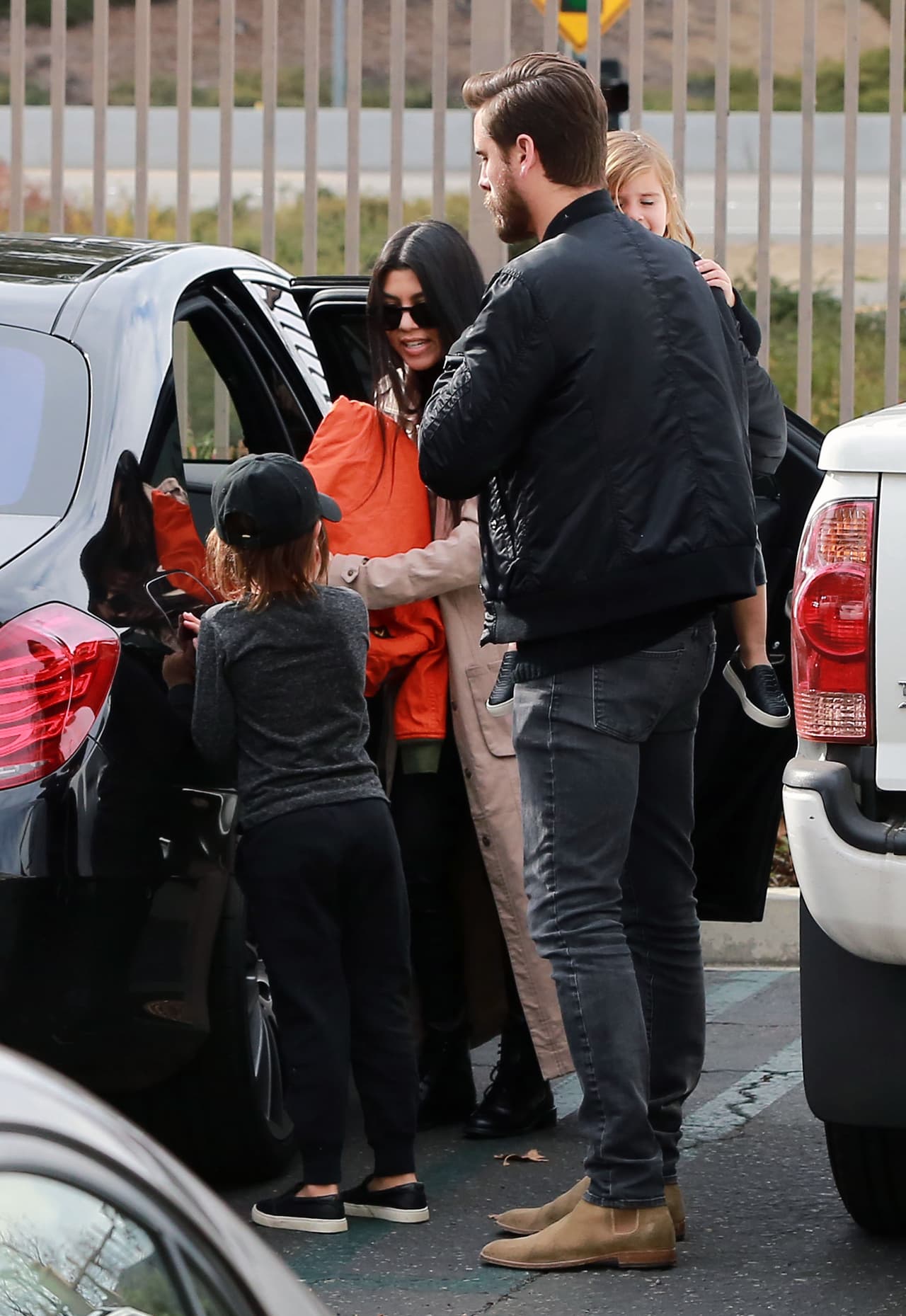 Y los niños parecían estar muy felices de tener a sus papis reunidos de nuevo.