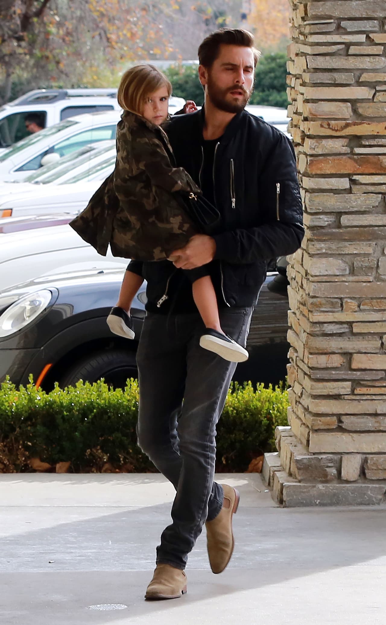 Scott Disick luce cada vez más recuperado.