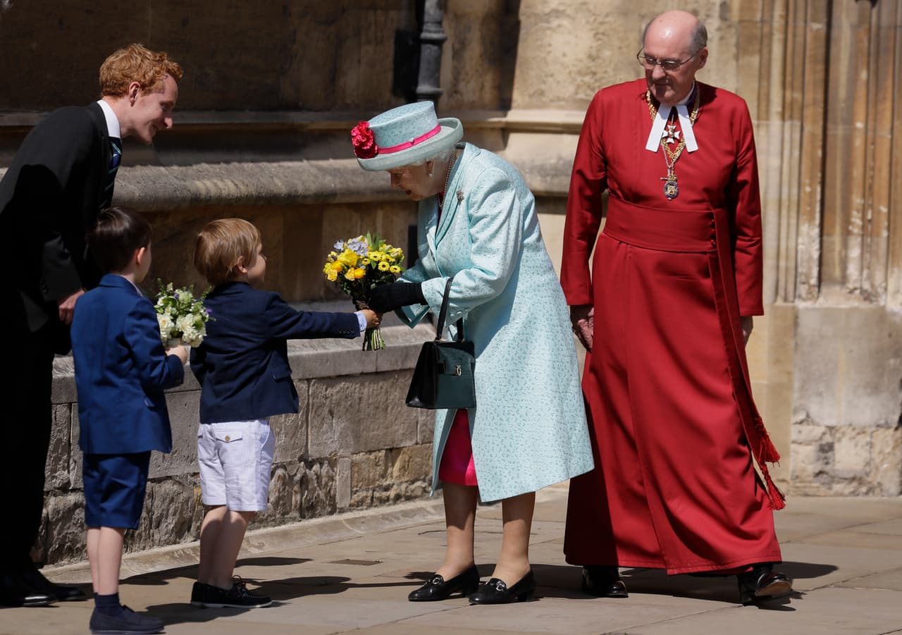 La doble celebración fue realizada en la capilla de San Jorge ubicada en el castillo de Windsor.