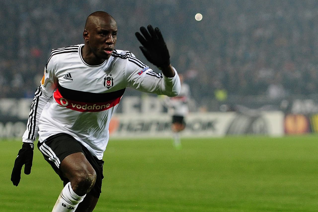 El delantero Demba Ba, exjugador del Chelsea, tuvo una temporada brillante en Besiktas con 22 goles en 29 partidos, con lo que llegó al poderoso Shanghai Shenhua en China.