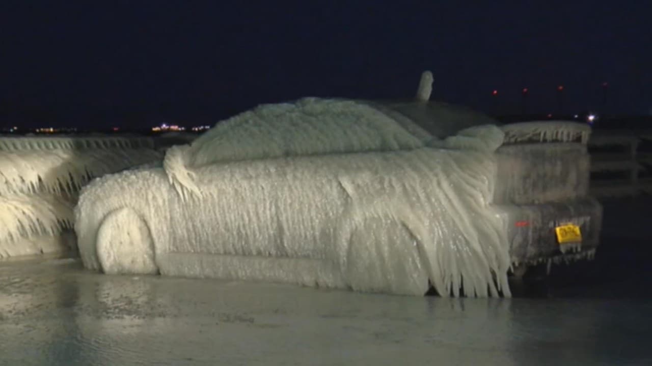 Así quedó congelado un auto en Nueva York