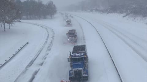 La Patrulla de Carreteras de Carolina del Norte indicó que al mediodía se registraron al menos 200 accidentes en todo el estado y esperaban más a medida que avanzaba el día.