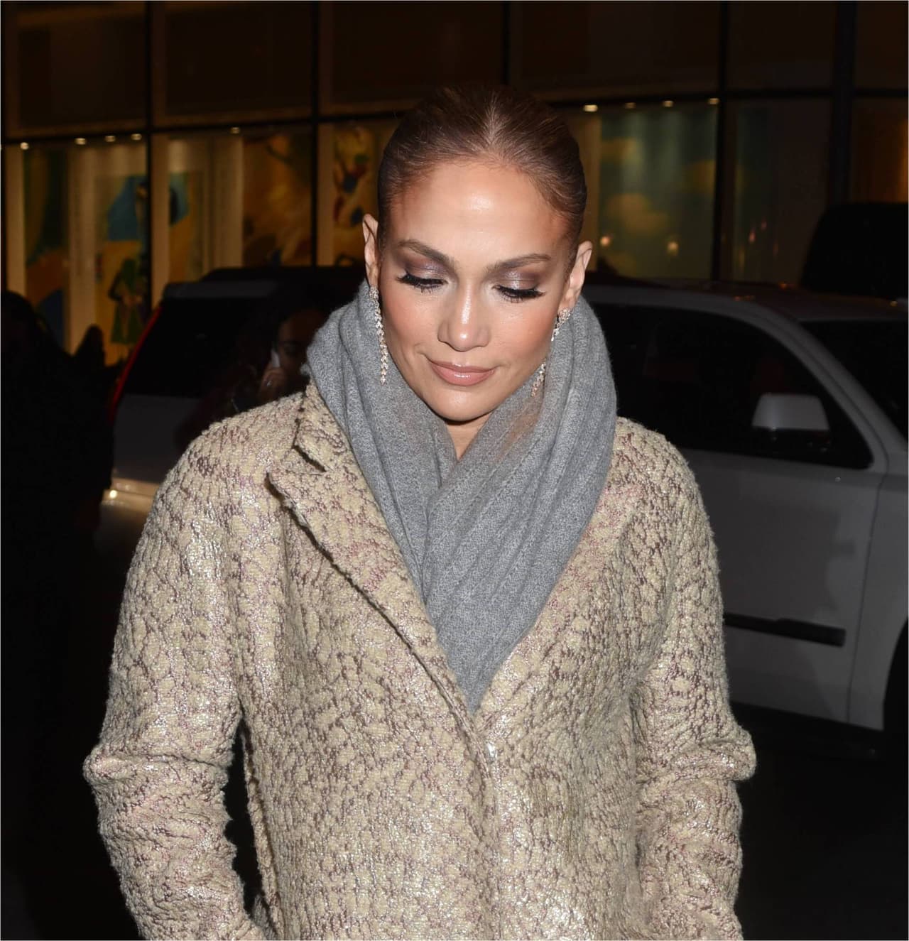 Un poco temerosa, porque creía que tal vez comenzarían a pelear, Jennifer le pidió a Marc que la ayudara y le produjera su nuevo disco en español. El salsero y padre de sus gemelos, no se expresó muy motivado.