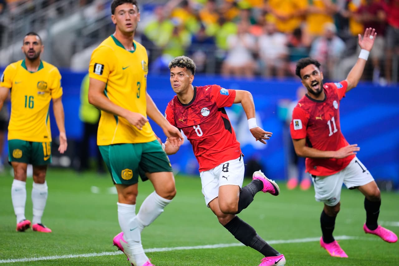 Lo están ganando! Egipto vence a Australia al descanso