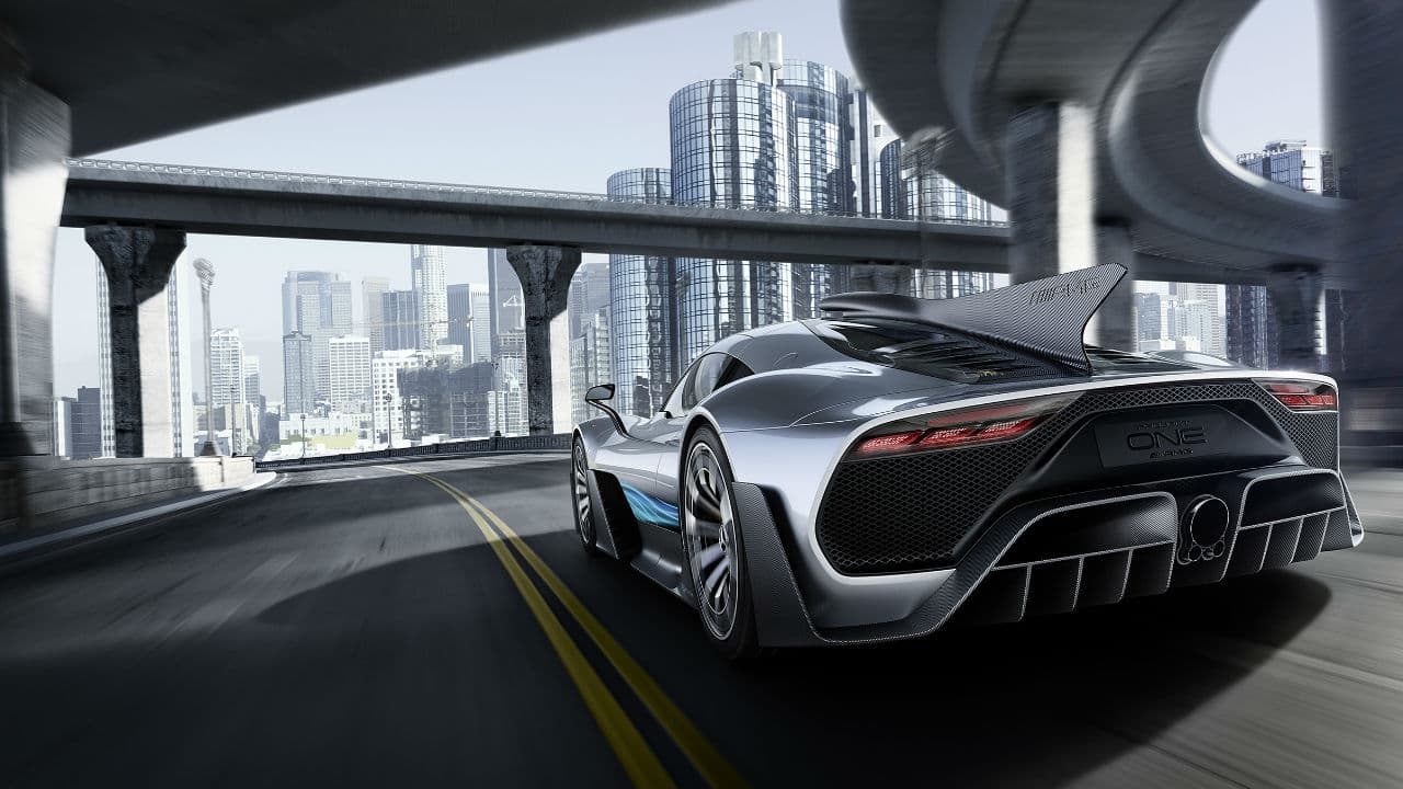 Otro elemento que toma de toma de la F1 es su chasis de fibra de carbono, lo que lo hace sumamente ligero y rápido.
<b> Logra el 0 a 124 mph en tan sólo ¡seis segundos!</b>