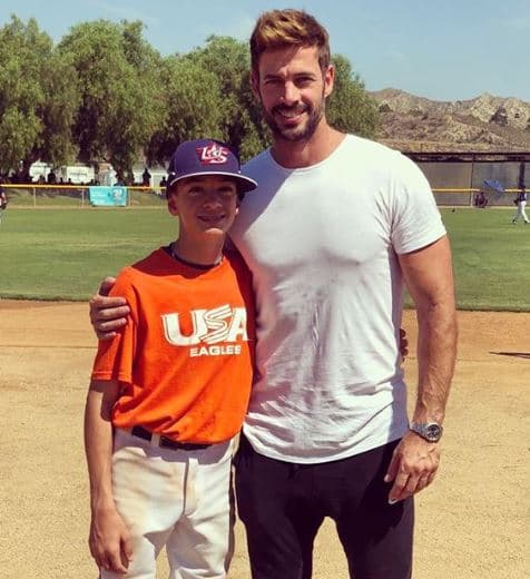 En El Gordo y La Flaca presentaron un audio de la 
<b>llamada que hizo un amigo de 'Tophy' al 911, </b>quien lo estaba siguiendo en otro carro de golf y era el dueño del vehículo en que el jovencito se volcó. Se escucha que está muy alterado y preocupado por lo que dirán sus padres.
<br>