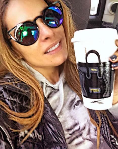 Los lentes tipo ojo de gato se hicieron populares en los años 50's. Galilea luce increíble con esta pieza vintage.