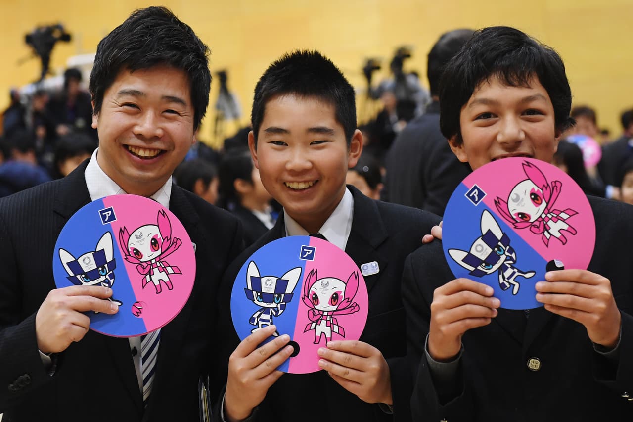 El resultado de la votación fue dado a conocer en acto en el colegio Hoyonomori, del distrito tokiota de Shinagawa, con la asistencia de cientos de sus alumnos y de los autores de los diseños.