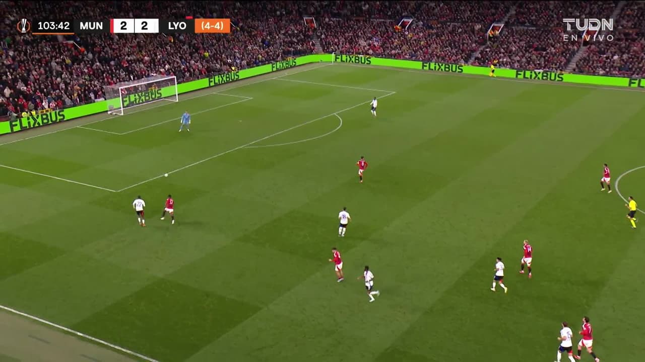 ¡GOL!  anota para Lyon. Rayan Cherki