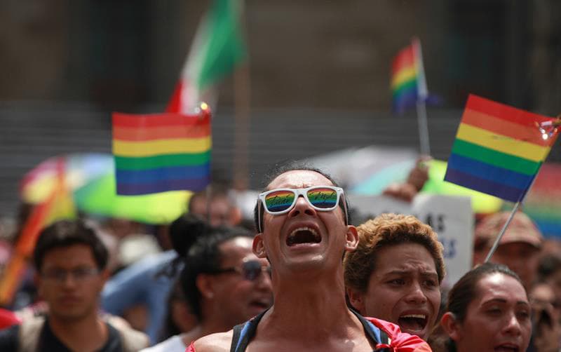 El Frente Orgullo Nacional lanzó la convocatoria, y el punto clave fue la catedral que se encuentra en el Zócalo de la Ciudad de México.