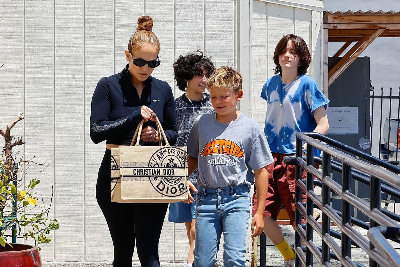 Jennifer compartió en enero de 2023 en entrevista con el show 'Today' que mezclar las familias fue un proceso "emocional" para todos.
<br>