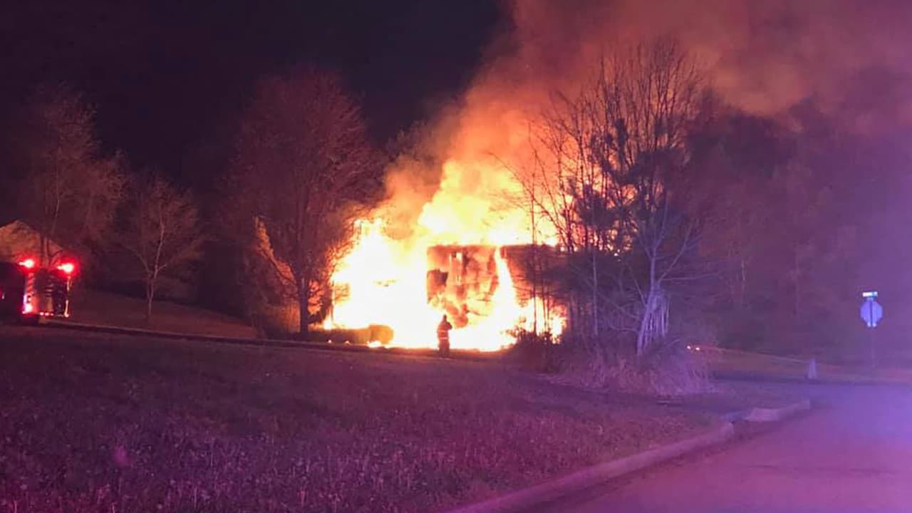 Incendio deja al menos un muerto en Bethlehem, Georgia