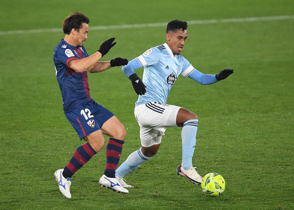 Celta de Vigo derrota al Huesca 2-1 durante la J16 de LaLiga. Iago Aspas y Nolito le dieron la victoria a los celtistas, mientras que el gol en solitario para los azulgranas fue por parte de Jaime Seoane.