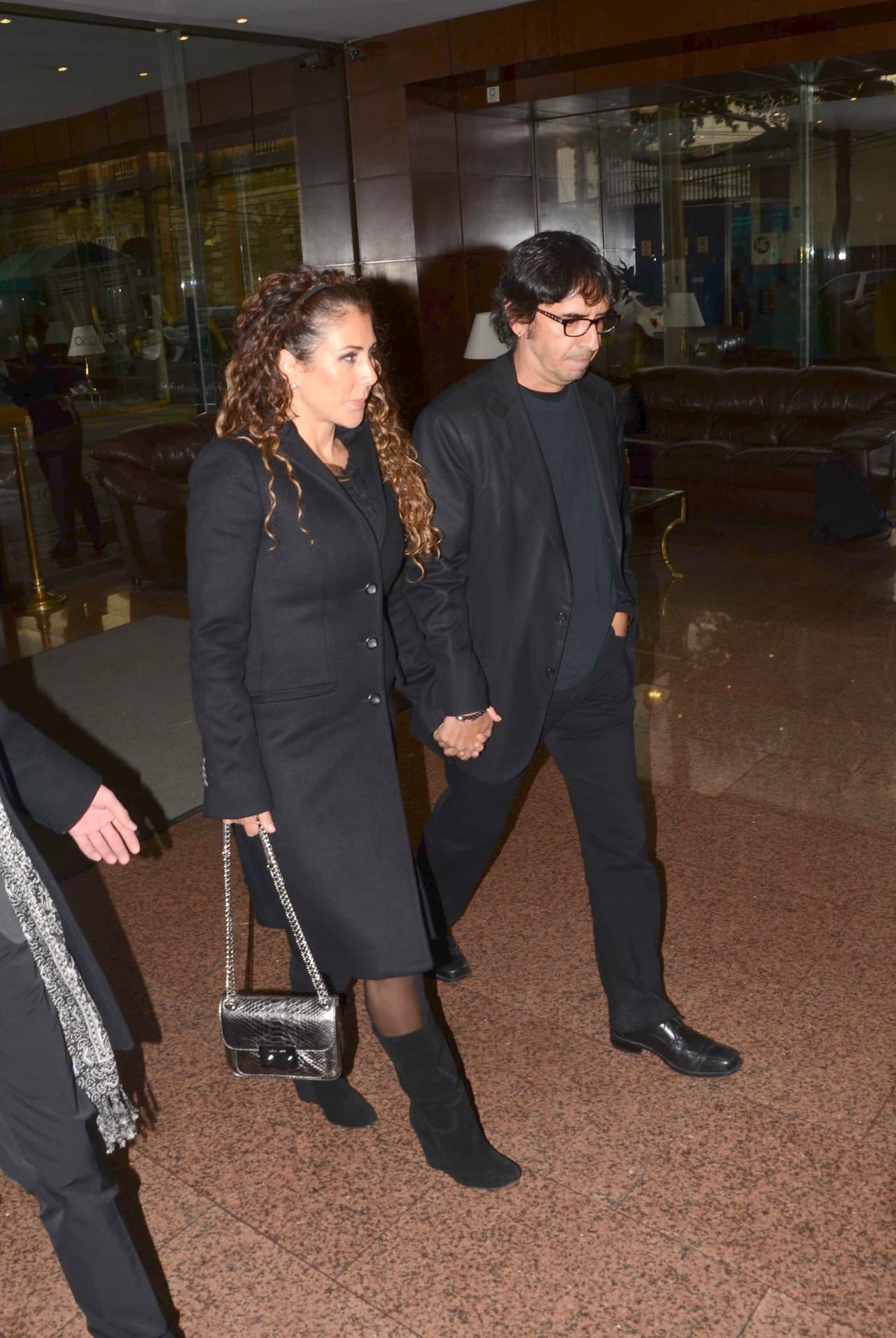 Antes de iniciar este proceso, el también esposo de la costarricense Vica Andrade, publicó el jueves 28 de noviembre en su 
<b><a href="https://www.instagram.com/memodelbosquetv/" target="_blank">cuenta de Instagram</a></b> una emotiva foto desde el hospital en la que aparece con sus hijos. 
<br>