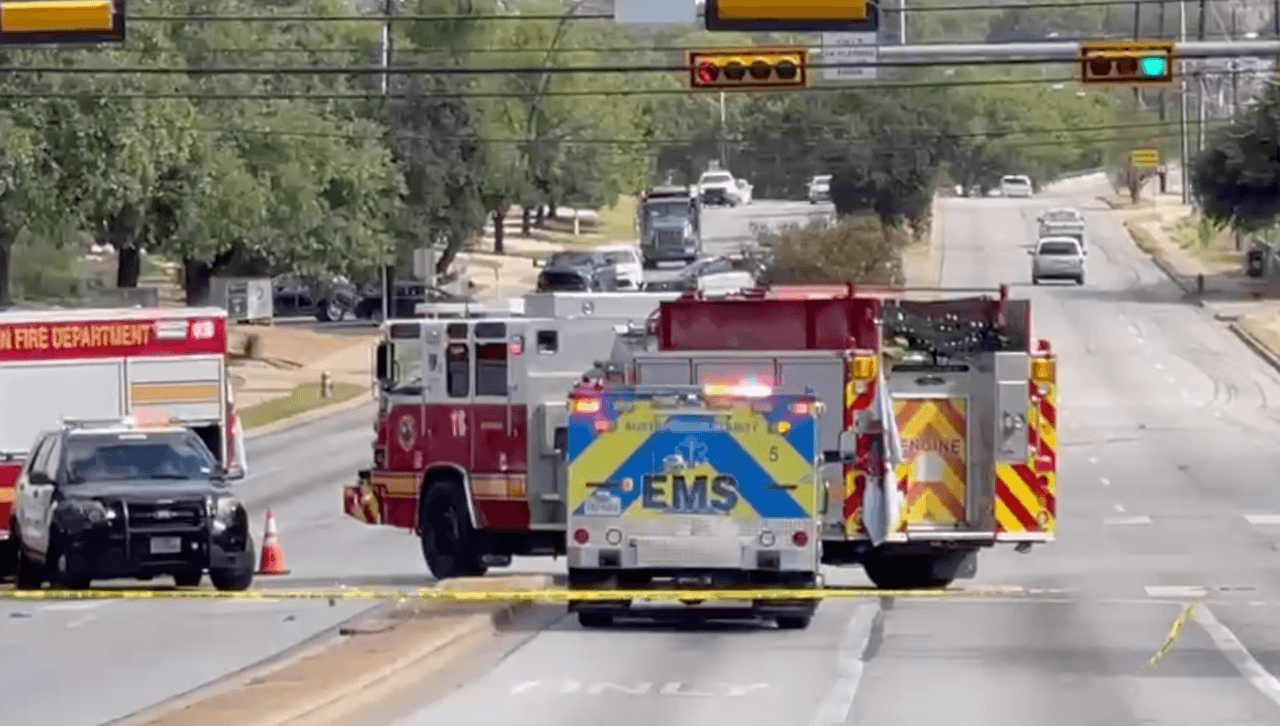 La víctima, que se estima entre 30 y 35 años, murió alrededor de las 10:10 a.m. tras ser trasladado a un hospital del área.