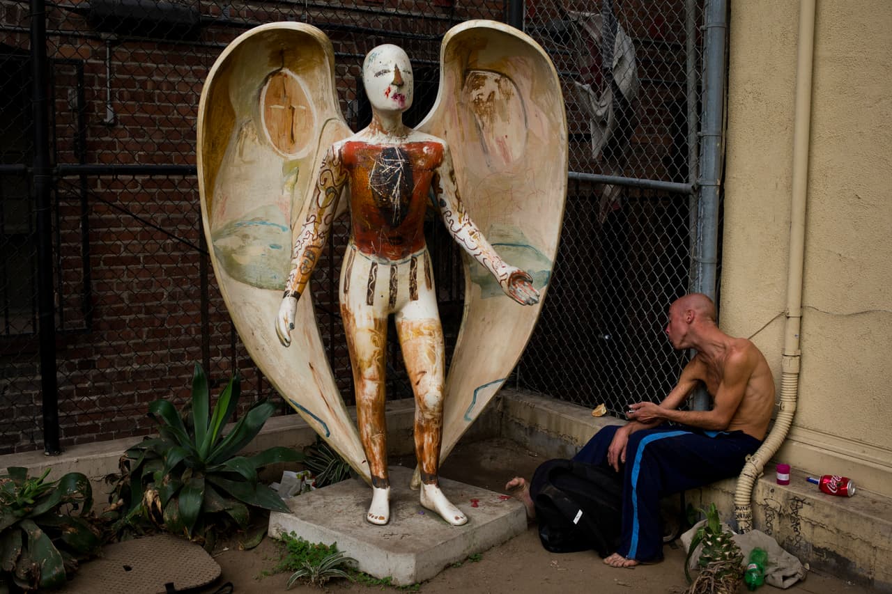 De acuerdo con los adictos del área, donde la droga pasea de noche y de día, muchos están conscientes de que existe ayuda, pero muchos se refugian en las drogas para solapar sus problemas.
<br>