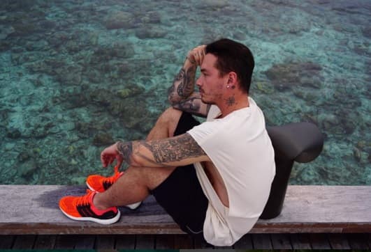 26. Es fanático de la aevntura, ir de viaje es una de sus grandes pasiones en la vida.