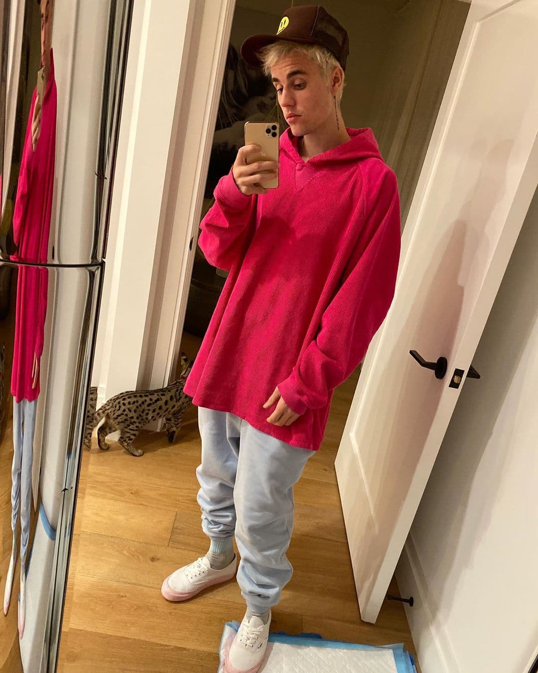 <b><a href="https://www.univision.com/famosos/justin-bieber-podria-convertirse-en-el-producto-mas-costoso-en-la-historia-de-youtube-donde-comenzo-su-carrera-fotos">El documental</a></b> donde Justin mostrará varios aspectos de su vida será publicado el 27 de enero en YouTube, justamente la plataforma donde despegó su carrera en 2007.