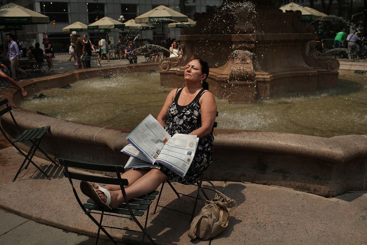 Durante la ola de calor se aconseja permanecer alejado del sol durante las horas de 11 am y 3 pm.
<br>