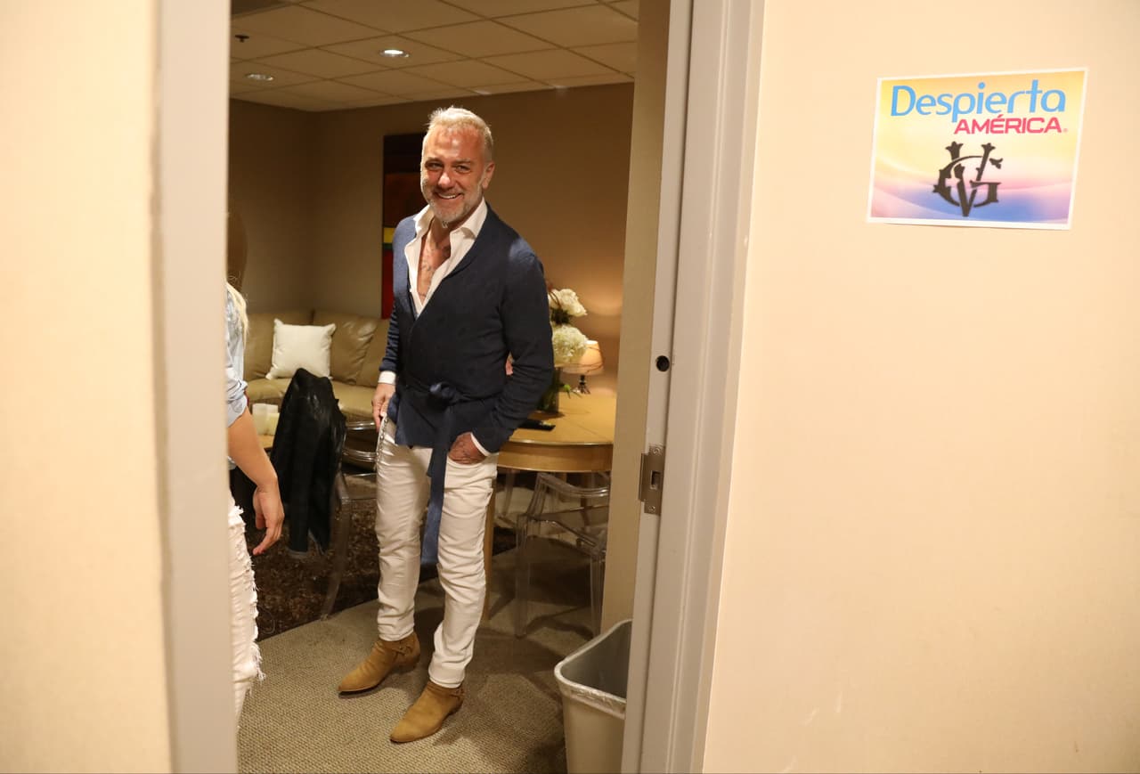 Todo estaba listo para su debut en la televisión hispana.