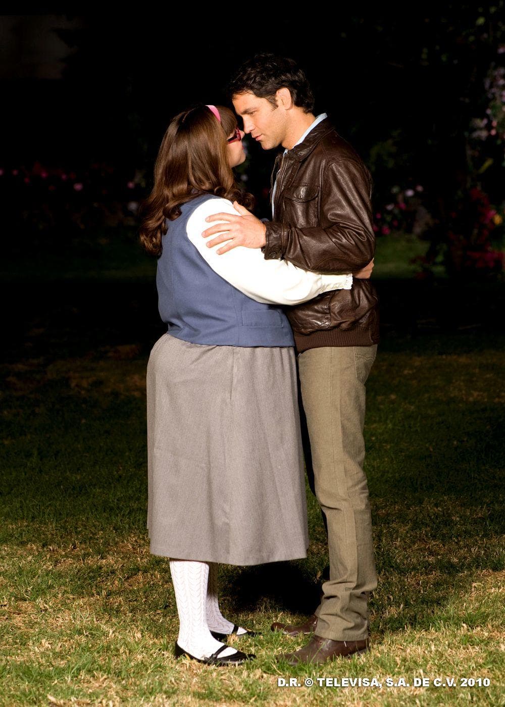 Su amor comenzó en el set en "Llena de Amor" la actriz interpretó a 'Marianela' y se enamoró de 'Emmanuel', el personaje de Valentino Lanús.