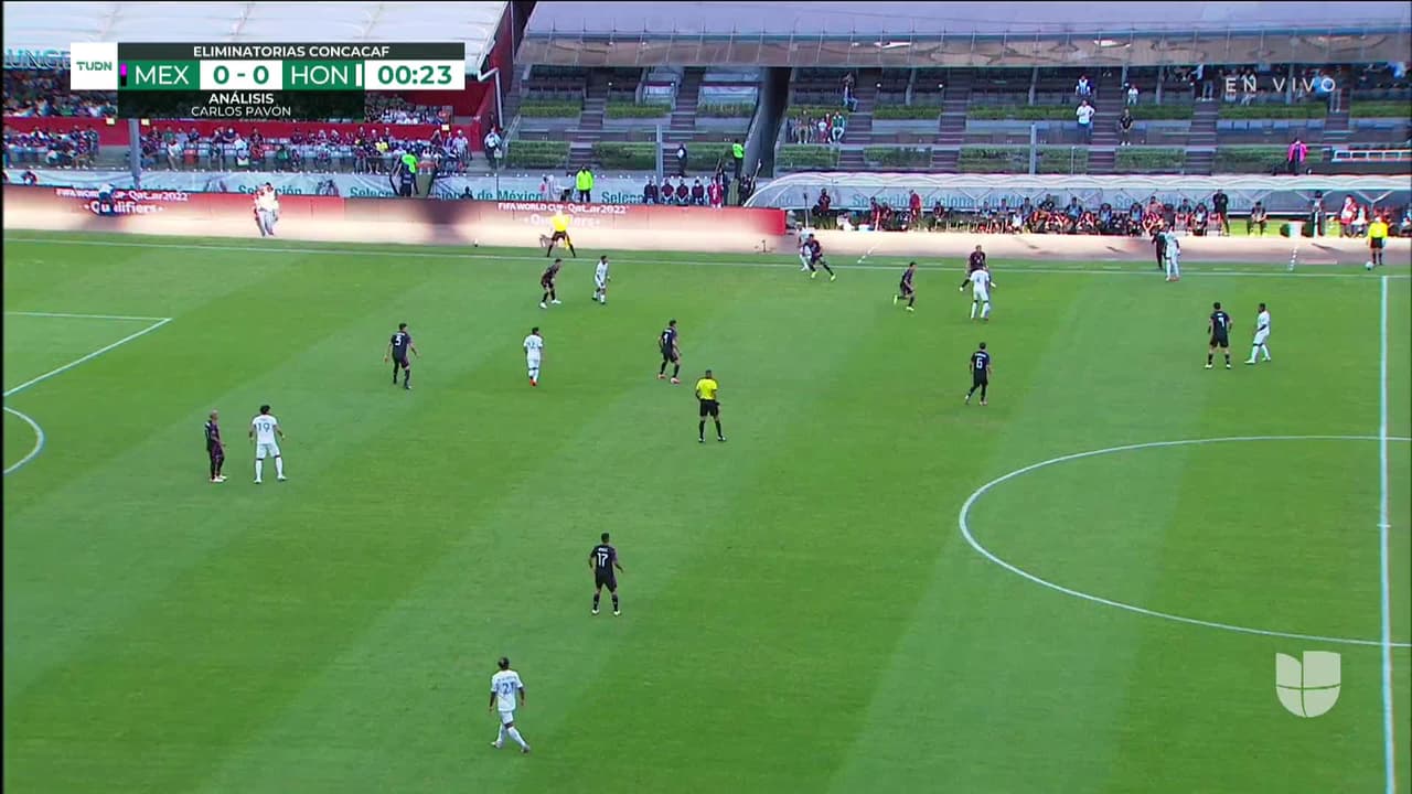 Arranca el partido y la pelota está en juego.