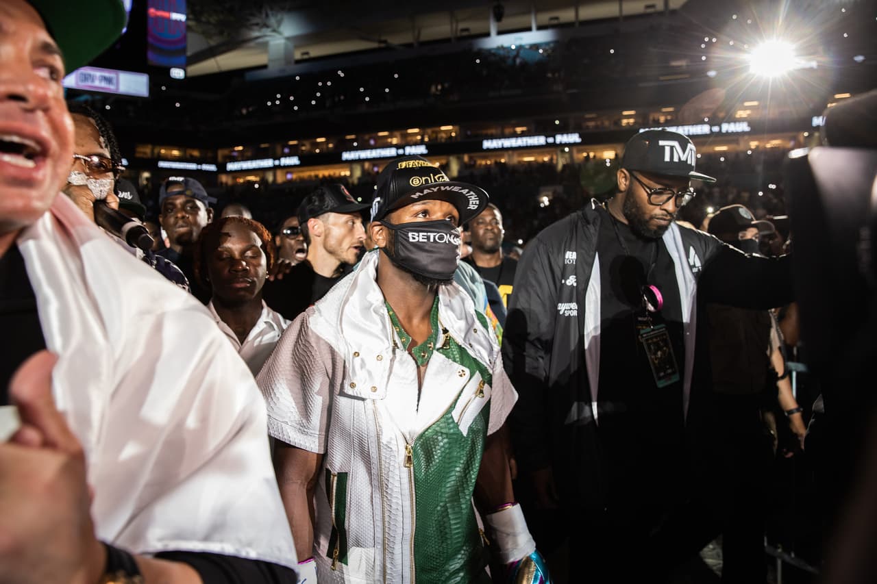 Mayweather y Logan Paul se enfrentaron en una pelea en la que el ‘Money’ no pudo noquear a un rival mermado.