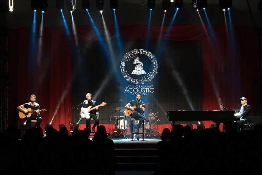 El cantante español no perdió la oportunidad de cantar los éxitos que lo han hecho tan popular en Latinoamérica.