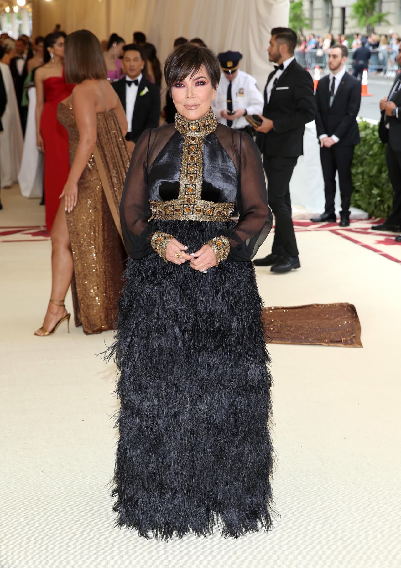 "Esta familia nunca se caerá en pedazos", se le escucha decir a la matriarca.