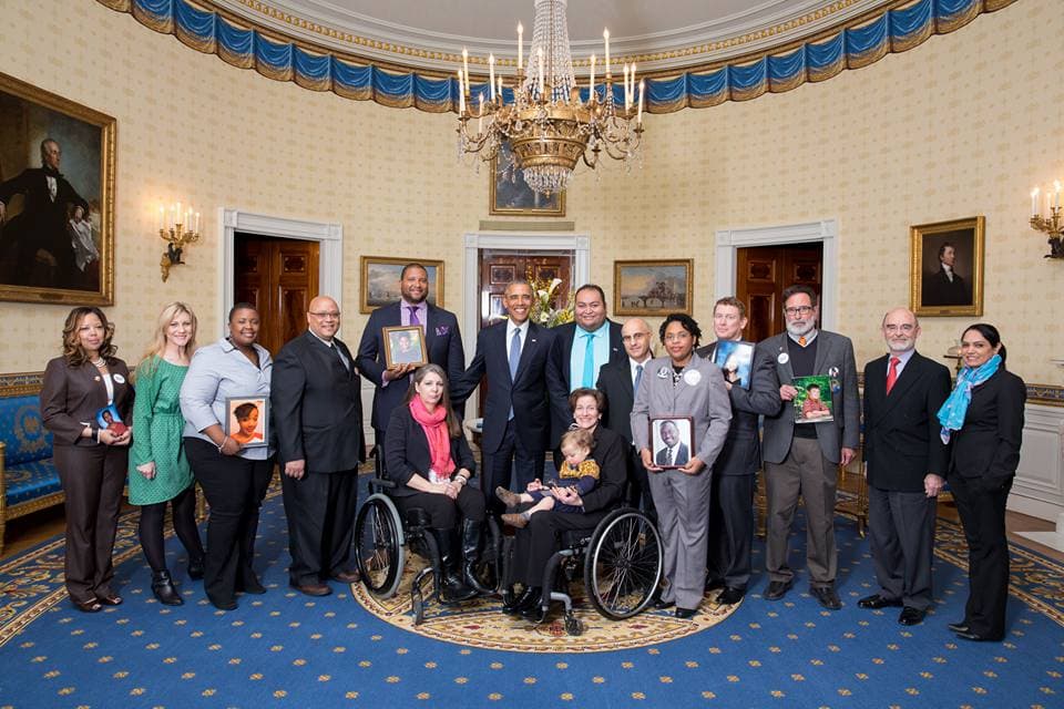 Daniel Hernández fue parte de las víctimas de tiroteos que fueron invitados a la Casa Blanca para el anuncio del presidente Obama de nuevas medidas para el control de armas.