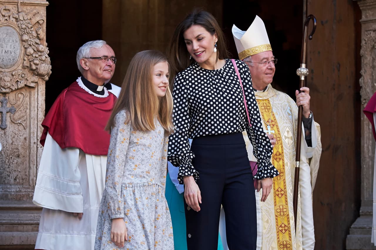 <b>Algunos medios responsabilizaron directamente a doña Letizia </b>quien, según las imágenes, tuvo aparentemente un comportamiento inapropiado con su propia suegra.