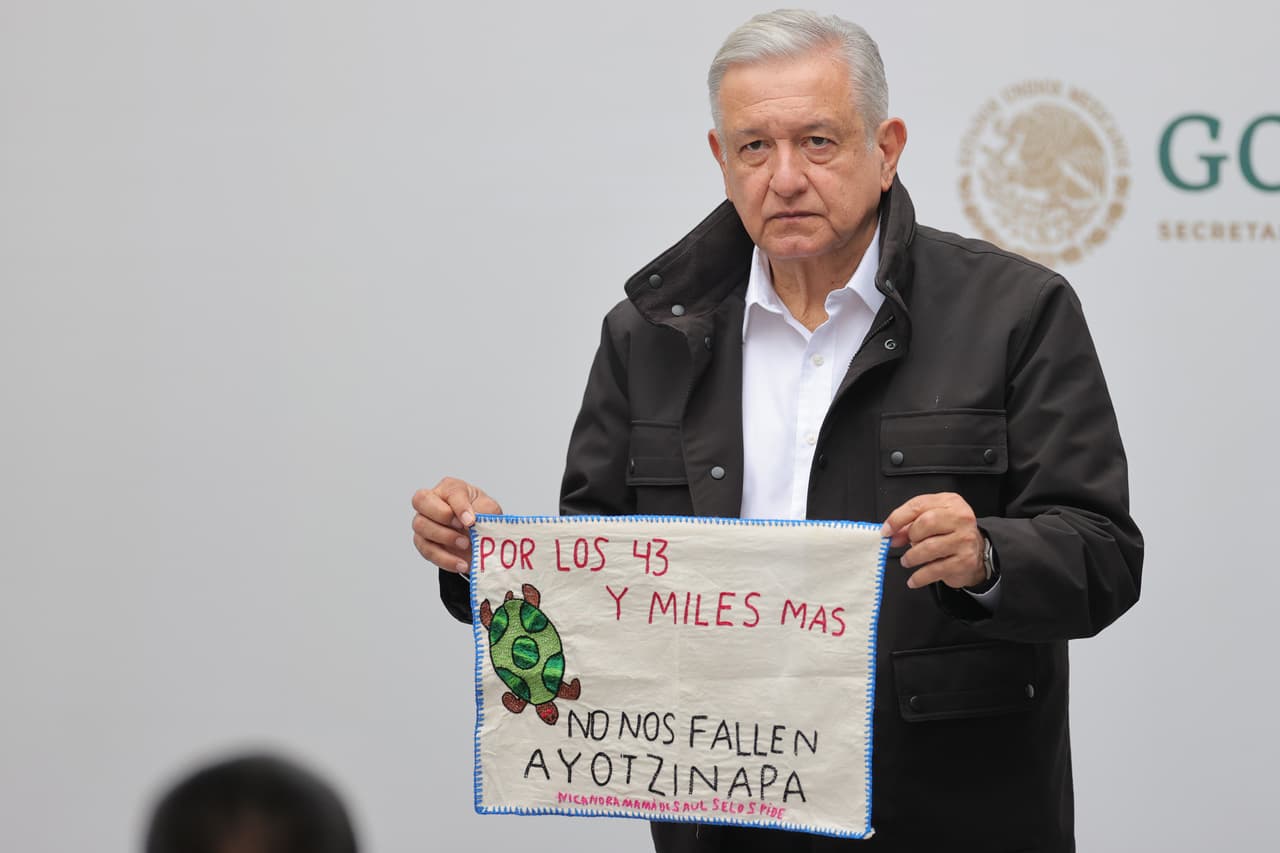 AMLO anuncia órdenes de aprehensión contra militares y policías por caso Ayotzinapa