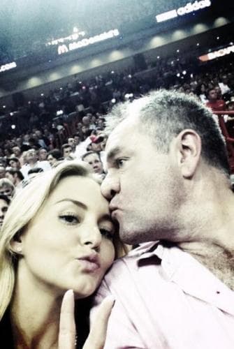 Después de meses de especulaciones, finalmente la actriz confirmó que era novia de 'El Güero' Castro. "Me estoy dando la oportunidad y ojalá funcione, los dos estamos contentos", dijo al programa Hoy en octubre de 2011.