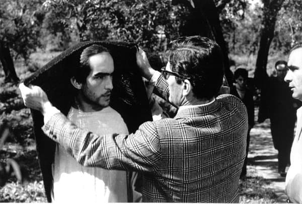 Esta historia fue contada por el actor Enrique Irazoquio, y narra la vida de Jesús desde su nacimiento hasta su resurrección.