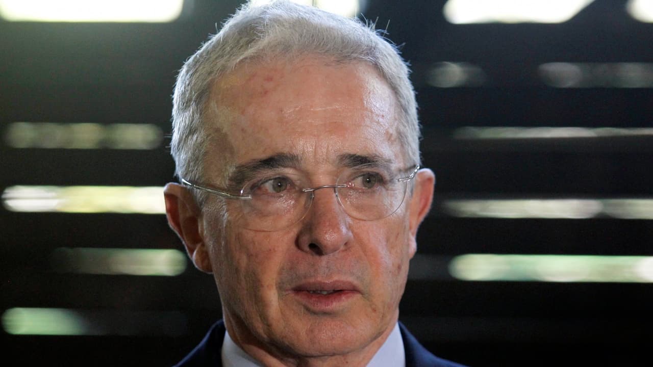 La Corte Suprema de Colombia suspende el proceso contra el expresidente Uribe 