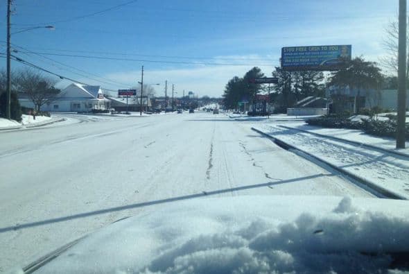 Las autoridades dicen que los conductores deben esperar que viajar sea difícil con visibilidad reducida y condiciones de carreteras resbaladizas durante el fin de semana.