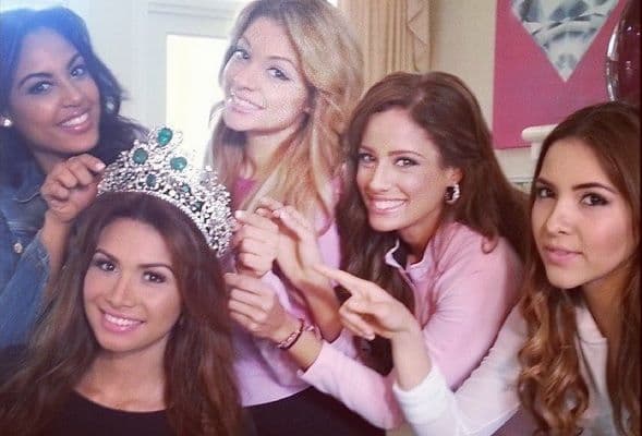 Reina por última vez, las aspirantes a colocarse la corona están ansiosas por conocer el resultado.