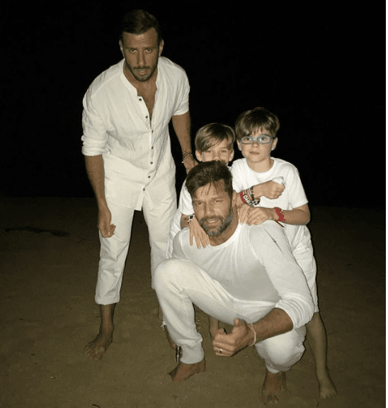 Cabe destacar que Ricky Martin y Jwan Yosef se comprometieron a finales de 2016.