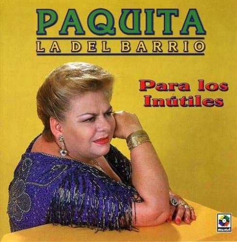 Otra famosa que luce incómoda en sus portadas es nuestra adorada Paquita la del Barrio. Muchas de su portadas son similares entre sí, tal vez es momento de renovarse.