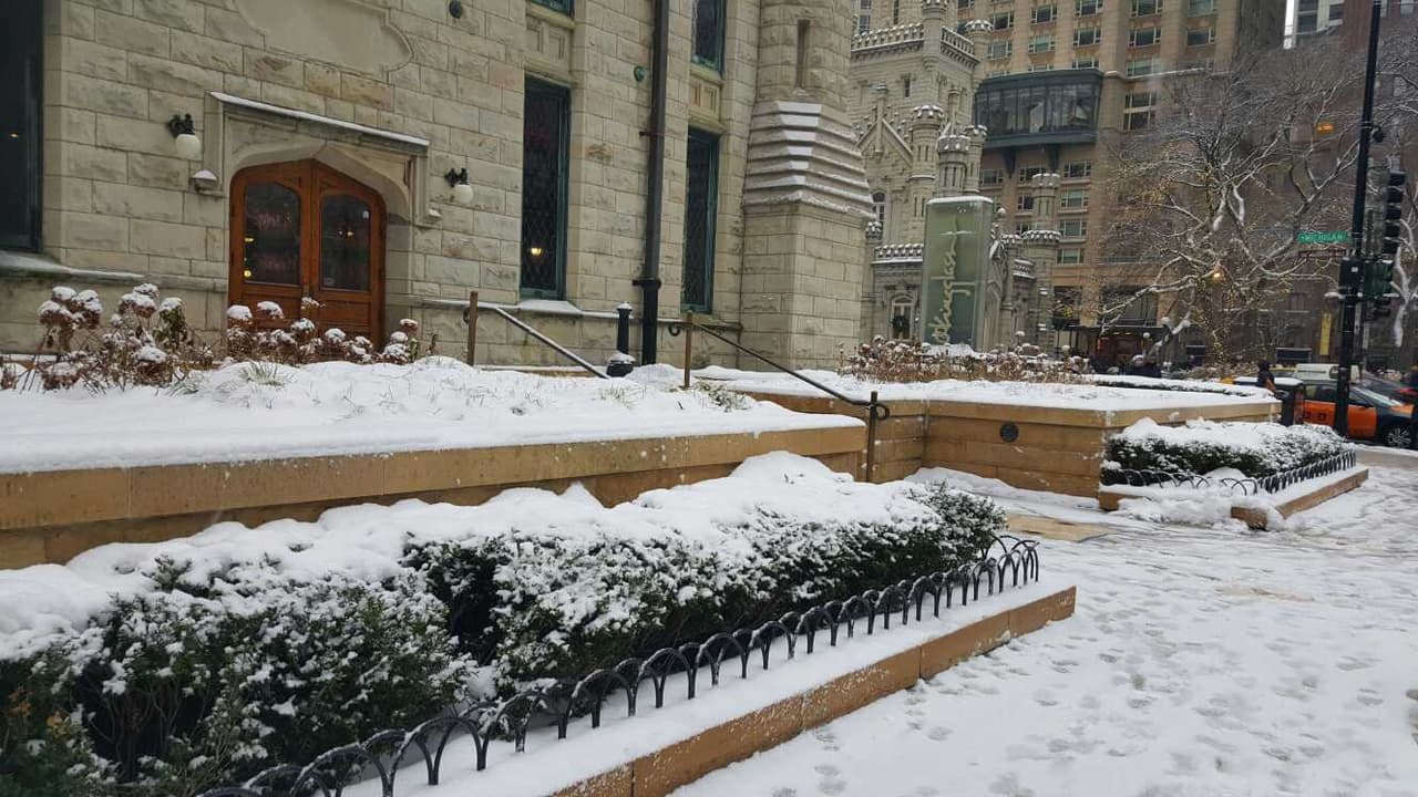 Las autoridades han recomendado mucha precaución. Si desea más información, puede visitar: 
<b><a href="http://www.cityofchicago.org/cdot">www.cityofchicago.org/cdot</a></b>