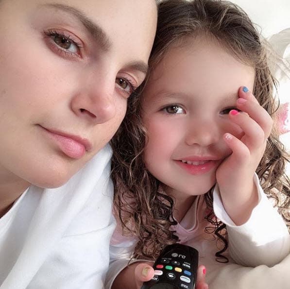 “Me robaron mi billetera en el centro comercial Andino, me di cuenta inmediatamente, los ladrones estaban en el piso de arriba (yo estaba con mi hija y no podía dejarla tirada para salir corriendo por ellos) y por negligencia de seguridad los dejaron volar!”.