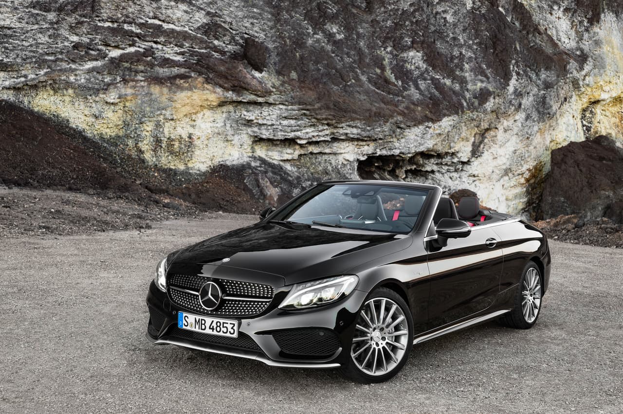 Mercedes-AMG C43 Cabriolet cuneta con un V6 Turbo-alimentado de 3.0 lttros