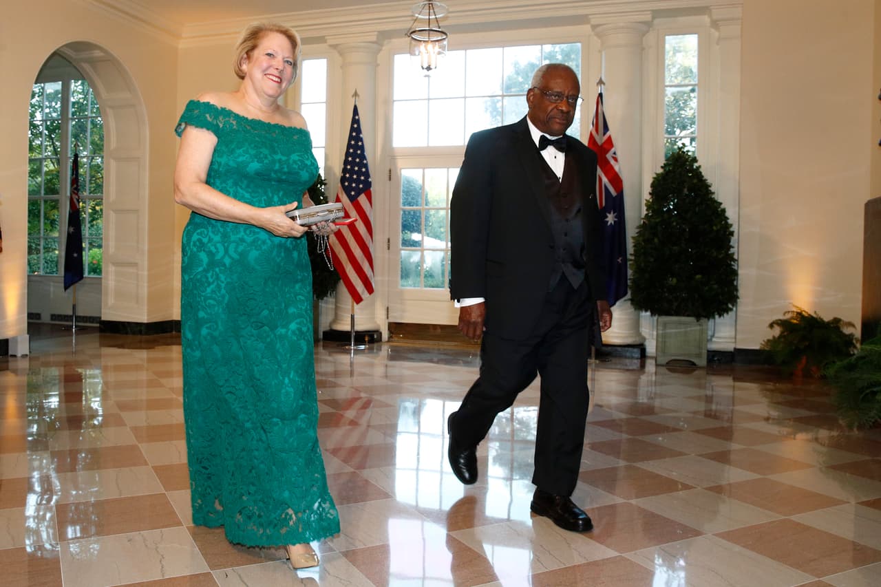Virginia "Ginni" Thomas y su esposo, Clarence Thomas, llegan a una cena de Estado en la Casa Blanca el pasado 20 de septiembre de 2019.