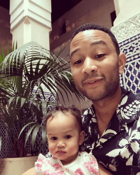Luna está próxima a cumplir un año de edad y ya es toda una celebridad en las redes sociales de sus famosos padres, John Legend y Chrissy Teigen.