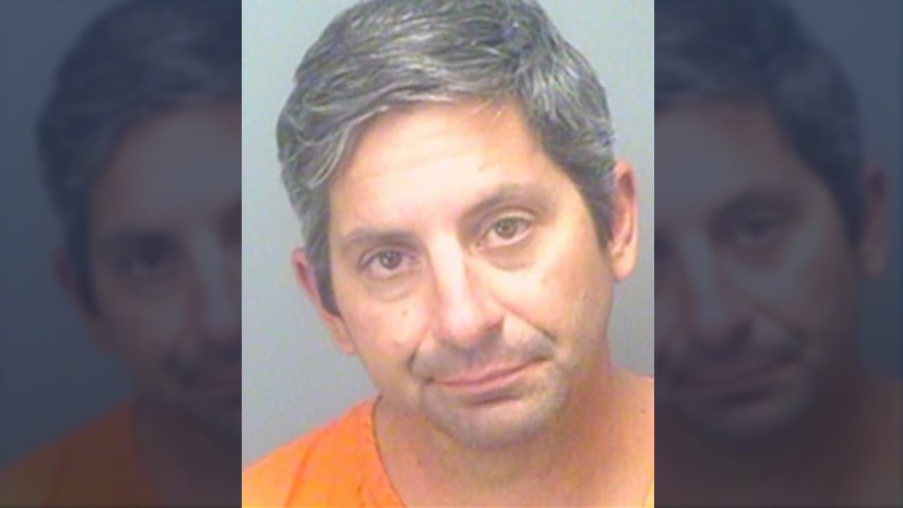 Hombre amenaza con dispararle a su novia embarazada y a su perro