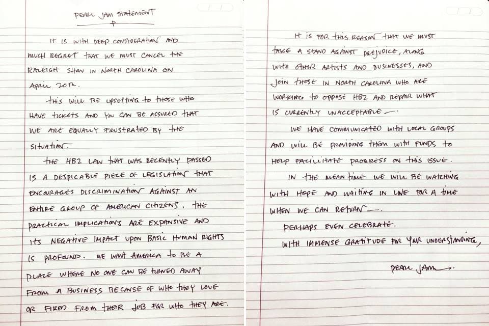 El comunicado del grupo escrito a mano.