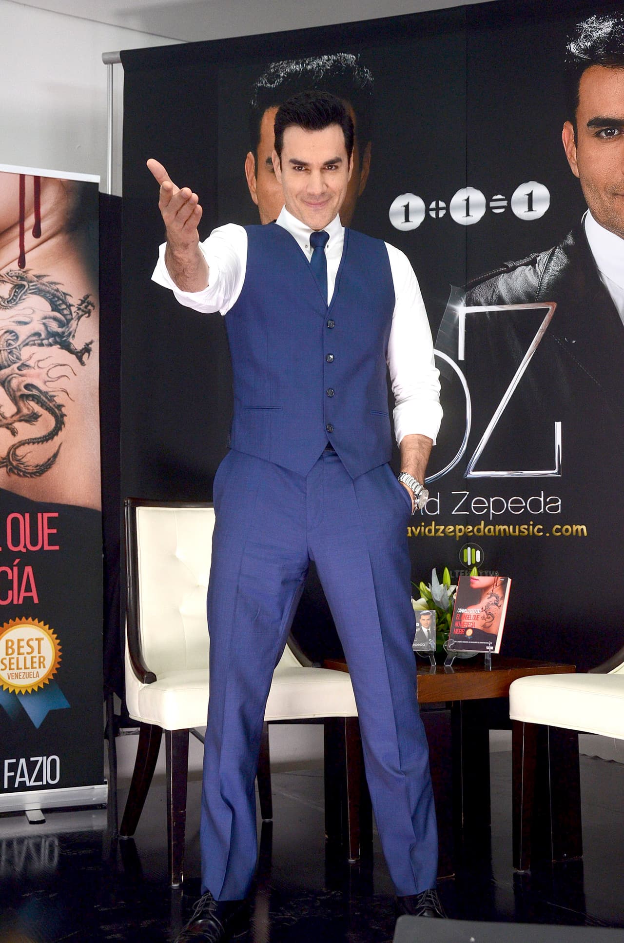 ¿Crees que 
<b><a href="http://www.univision.com/temas/david-zepeda">David</a></b> se ve mejor sin barba? Lo que es cierto es que se ve más joven y realmente sexy.