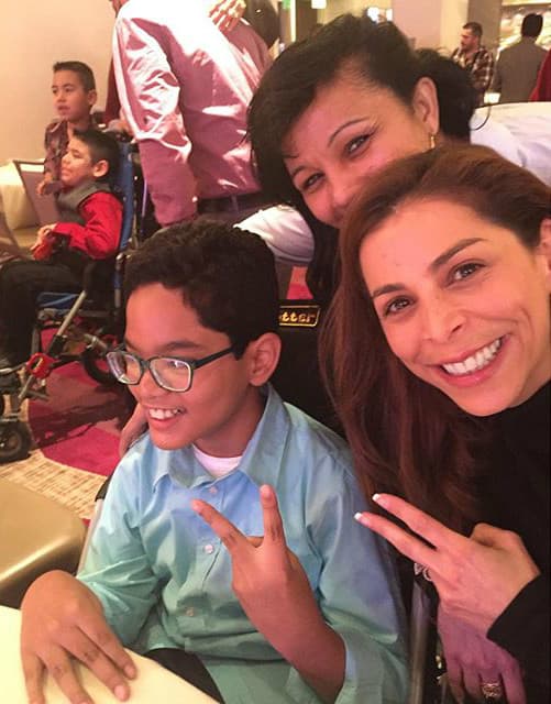 Sal y Pimienta: "@lourdesstephen dice presente en @teletonusa esta noche 9pm ET/ 8pm CT/ 6pm PT Por @univision #momentodeactuar #teletonusa".